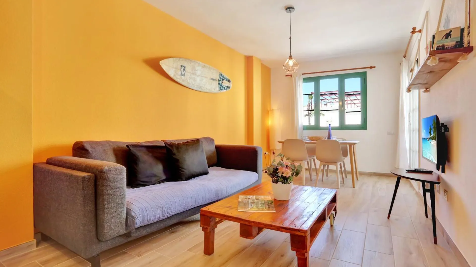 New! Ideal Flat For Groups To Work Or Surf location