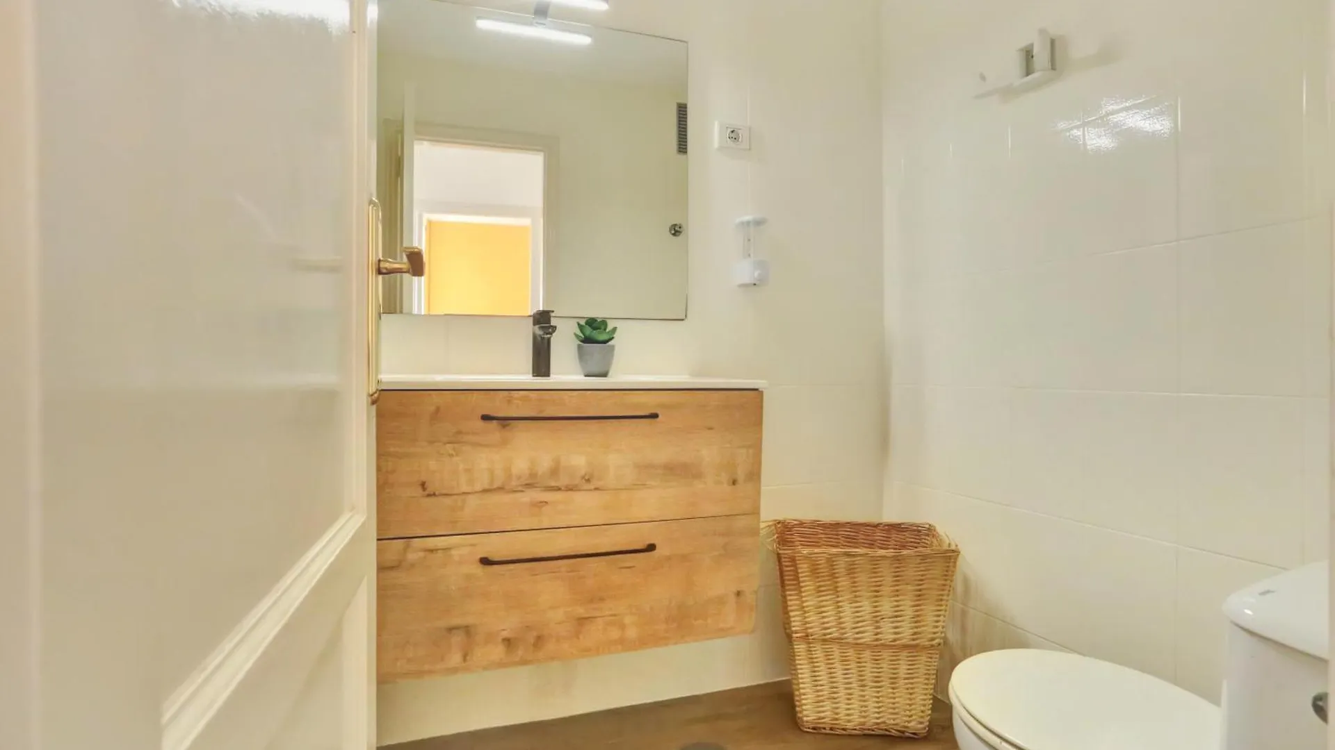New! Ideal Flat For Groups To Work Or Surf Corralejo